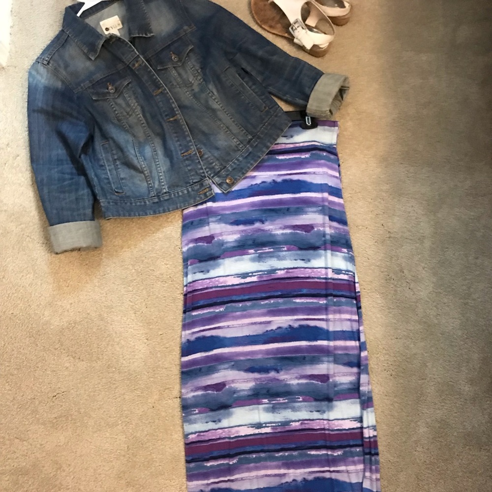ANA Long skirt with slits up the side to the knee